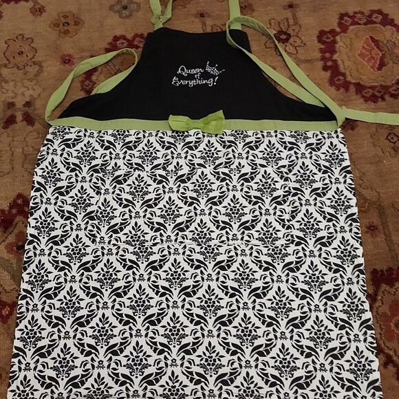 Kay Dee Designs Cotton  Apron black and white Queen of Everything Apron - Picture 1 of 2
